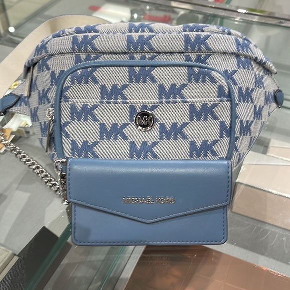 MICHAEL KORS
Maisie Large Logo 2-in-1 Sling Waist Fanny Pack Crossbody 

NWT - Picture 4 of 16